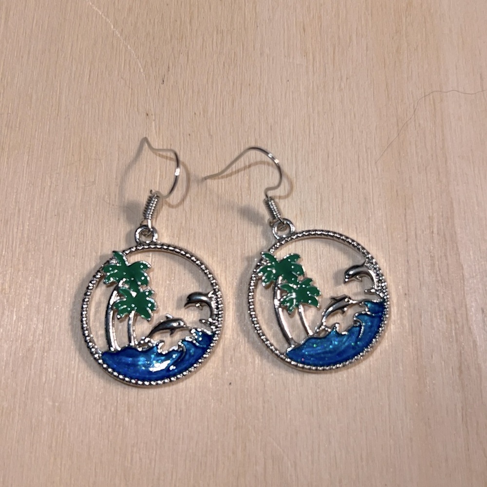 🔴 CLEARANCE NWT 🐬 HYPOALLERGENIC ECO-FRIENDLY ZINC ALLOY DOLPHIN BEACH EARRINGS - Picture 9 of 9